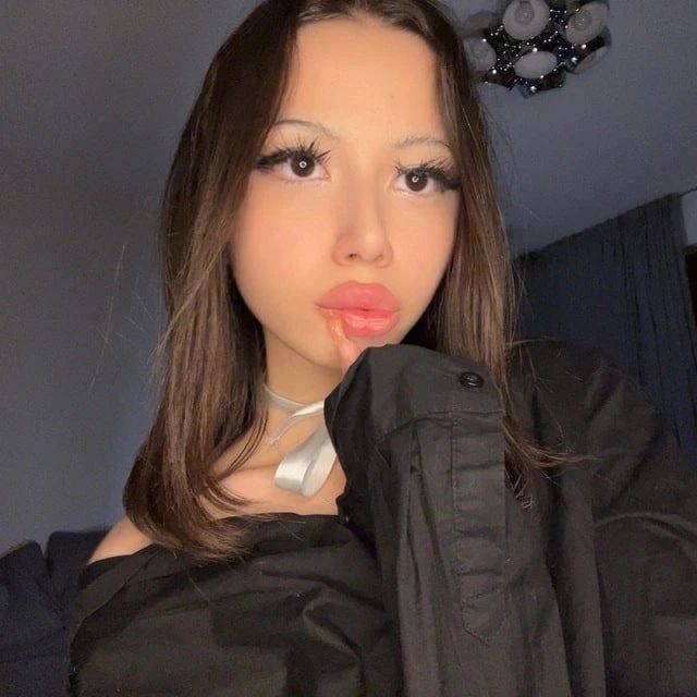 Naomi054