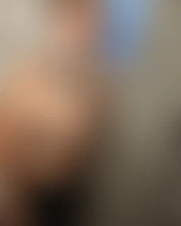 Mira-Grey:Mein Lächeln verrät alles... 😏 Meine Brüste sind perfekt in Szene gesetzt, nur darauf wartend, deine Fantasien zu entfachen. Willst du sie fühlen? 😈💦