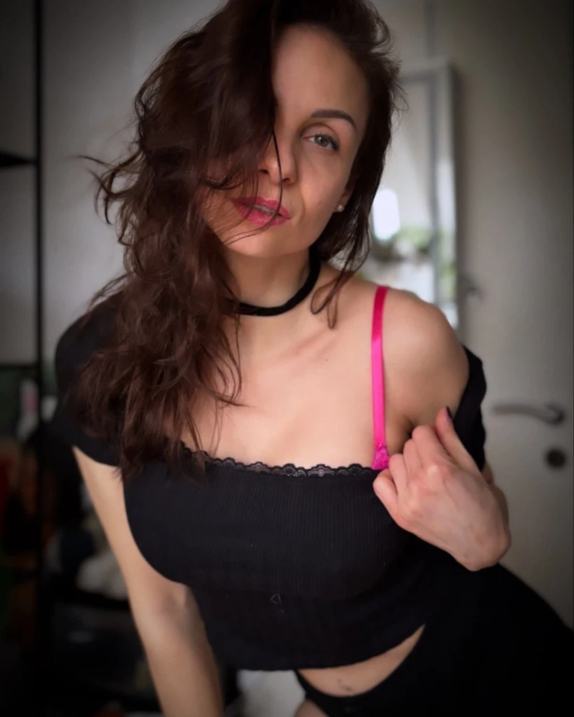 MaryWet:Pink darunter? Ja oder nein? 🎀