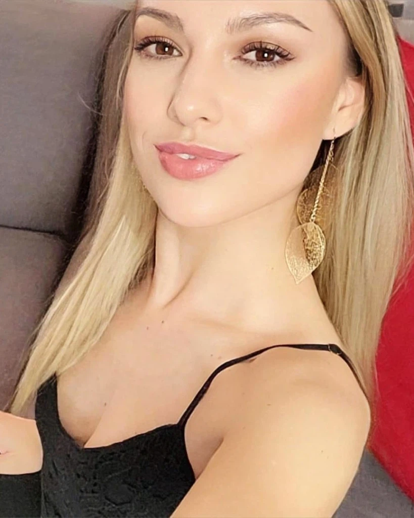 VickyFox:ONLINE. Lass mich nicht warten :) VickyFox:ONLINE. Lass mich nicht warten :)