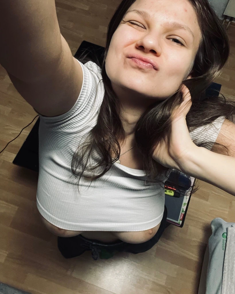 EmilyXx:Streaming von 22:30-2 Uhr