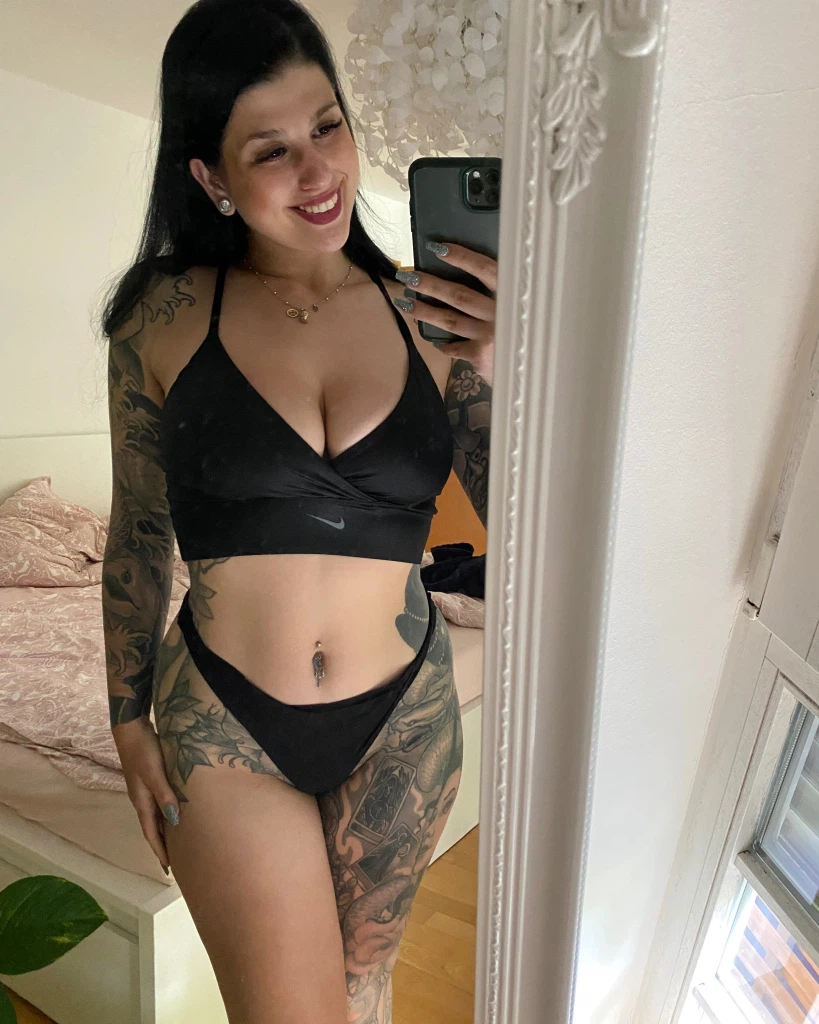 KiraKane:Ich hoffe, dein Tag ist so entspannt wie meiner 😌 KiraKane:Ich hoffe, dein Tag ist so entspannt wie meiner 😌