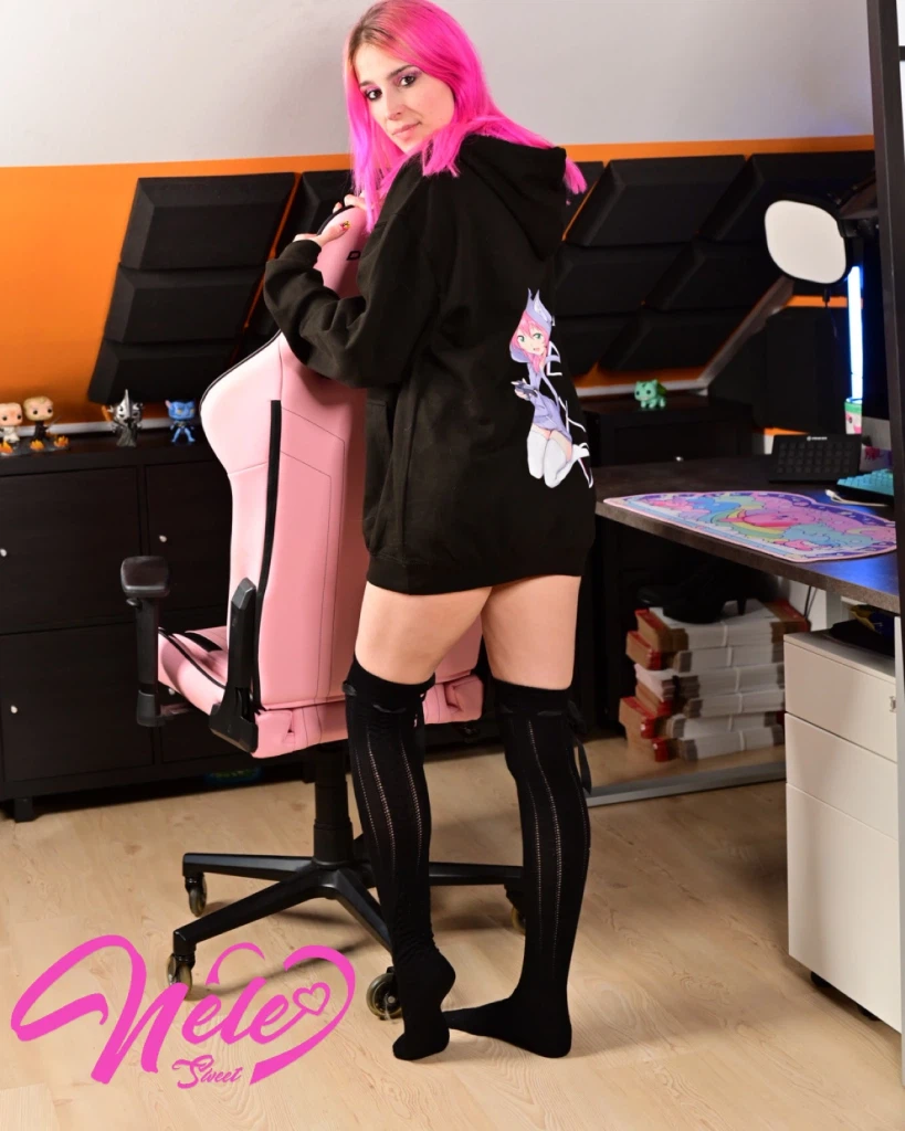 NeleSweet:Ich gehe jetzt das Wetter genießen und was machst du?😘 NeleSweet:Ich gehe jetzt das Wetter genießen und was machst du?😘