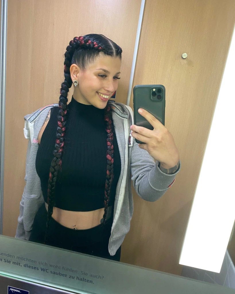 KiraKane:Ich hoffe, dein Tag ist so entspannt wie meiner 😌