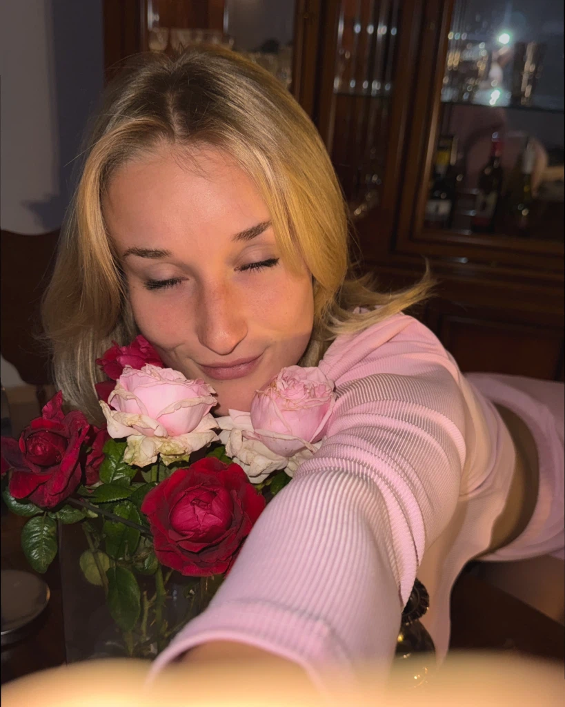 Mia-Nouvelle:Happy Valentines Week! 💕 Wer mag mich mit Rosen bescheren?? 🌹❤️ Mia-Nouvelle:Happy Valentines Week! 💕 Wer mag mich mit Rosen bescheren?? 🌹❤️
