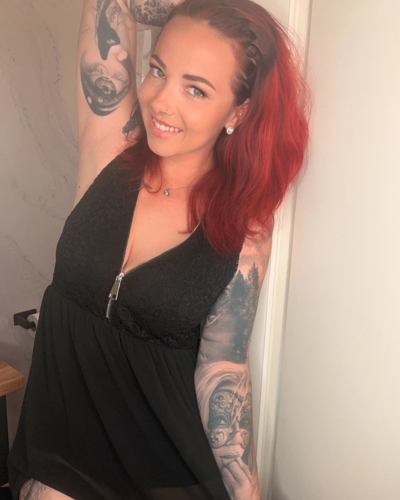 NinaDevil:Jetzt ONLINE und ich hoffe du schaust dir mein DATING Video von heute morgen an!  Lass mich danach auch gerne Wissen was du mit mir angestellt hättest!
