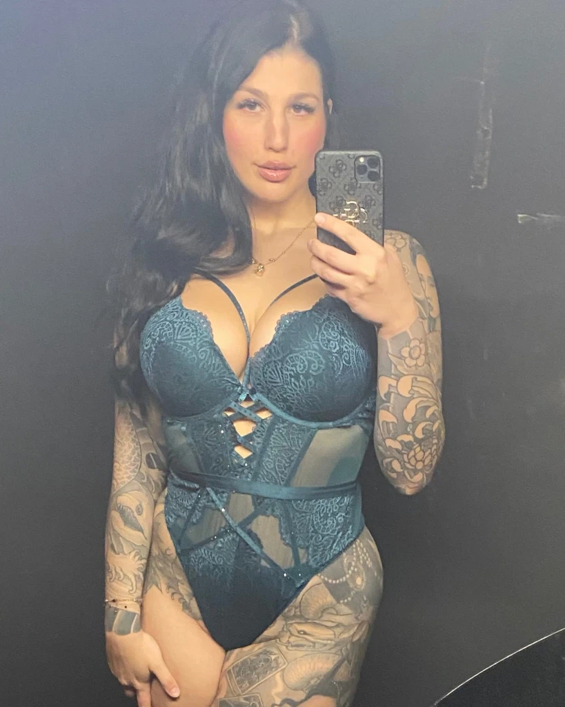 KiraKane:Ich hoffe, mein kleines Winterselfie macht deinen Tag schöner ❄️💫 KiraKane:Ich hoffe, mein kleines Winterselfie macht deinen Tag schöner ❄️💫