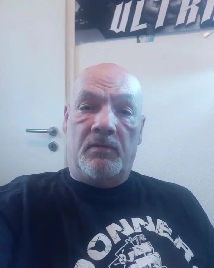 Egon-Kowalski:🖤 Egon ist da – mit Donner im Shirt und Meinung im Gesicht. Egon-Kowalski:🖤 Egon ist da – mit Donner im Shirt und Meinung im Gesicht.