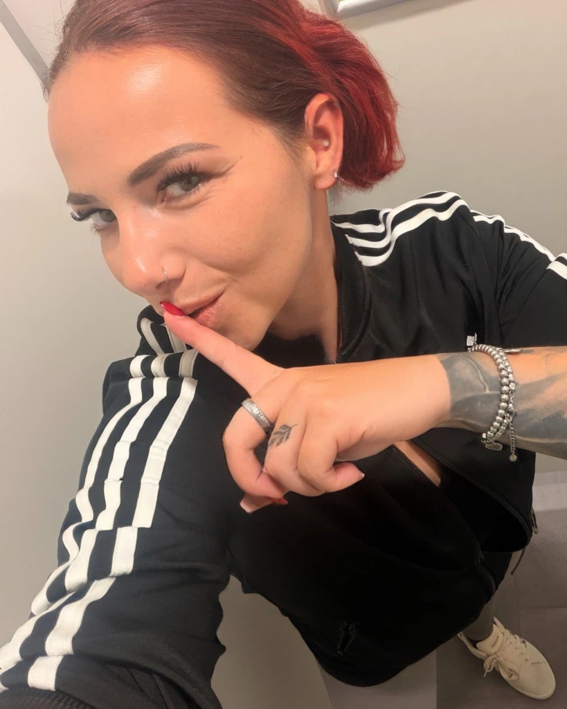 NinaDevil:Check mal ein Posting vorher ! Also komm rein und check meinen FEED ;) NinaDevil:Check mal ein Posting vorher ! Also komm rein und check meinen FEED ;)