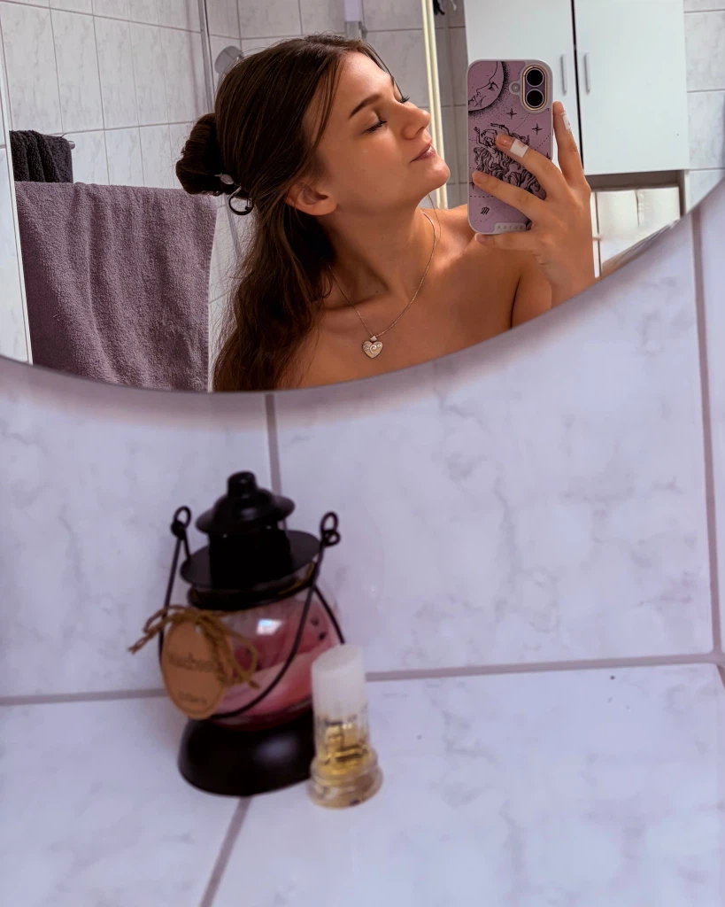 EmilyXx:5Tage = 4 neue Videos EmilyXx:5Tage = 4 neue Videos