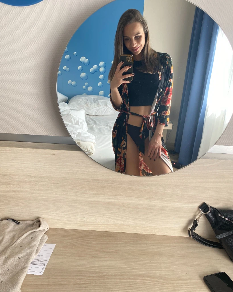 MaryWet:Schwarz und Blumen stehen mir 😏 MaryWet:Schwarz und Blumen stehen mir 😏