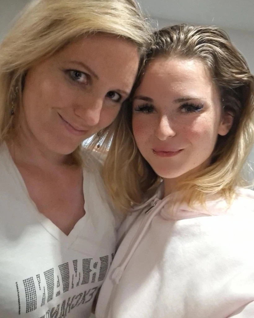 NoraNoxx:Besuch von Melly NoraNoxx:Besuch von Melly