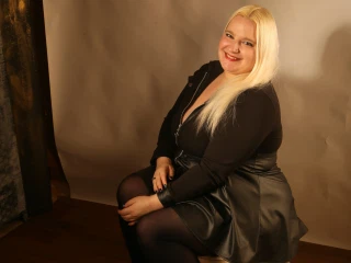 Curvy-Lucy