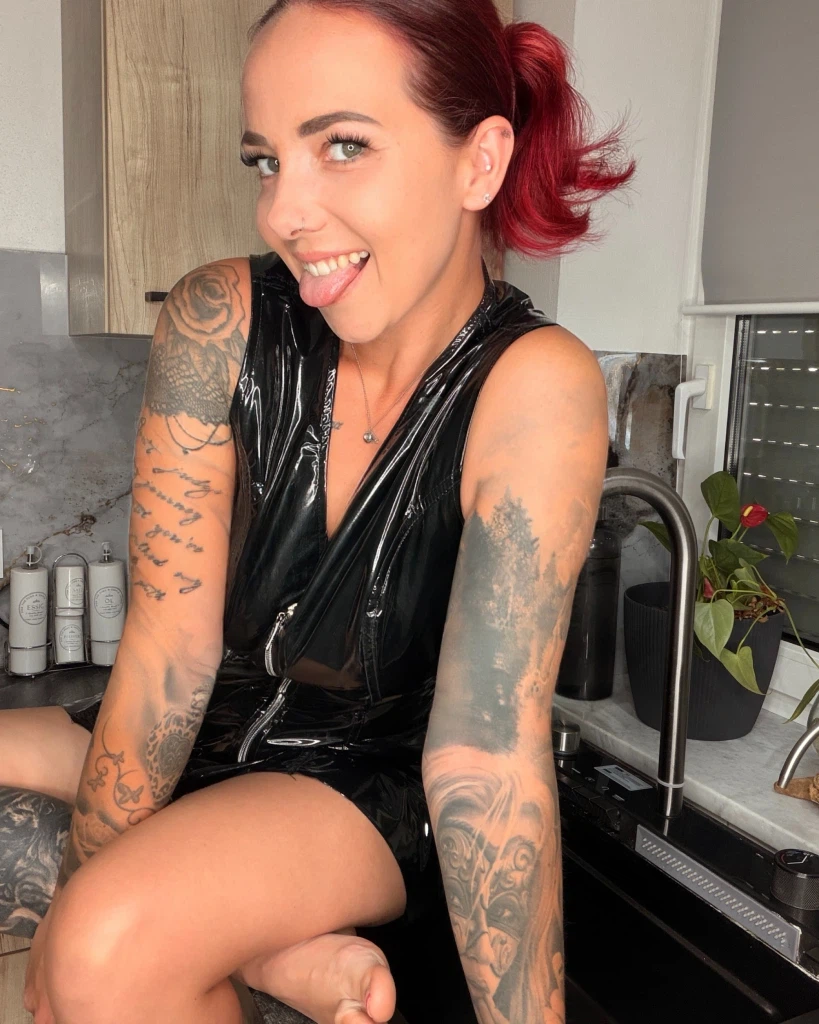 NinaDevil:Denkst du an mein neues Video? Dazu bin ich jetzt auch LIVE und online für Dich hier! NinaDevil:Denkst du an mein neues Video? Dazu bin ich jetzt auch LIVE und online für Dich hier!