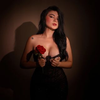 MiaBaker28