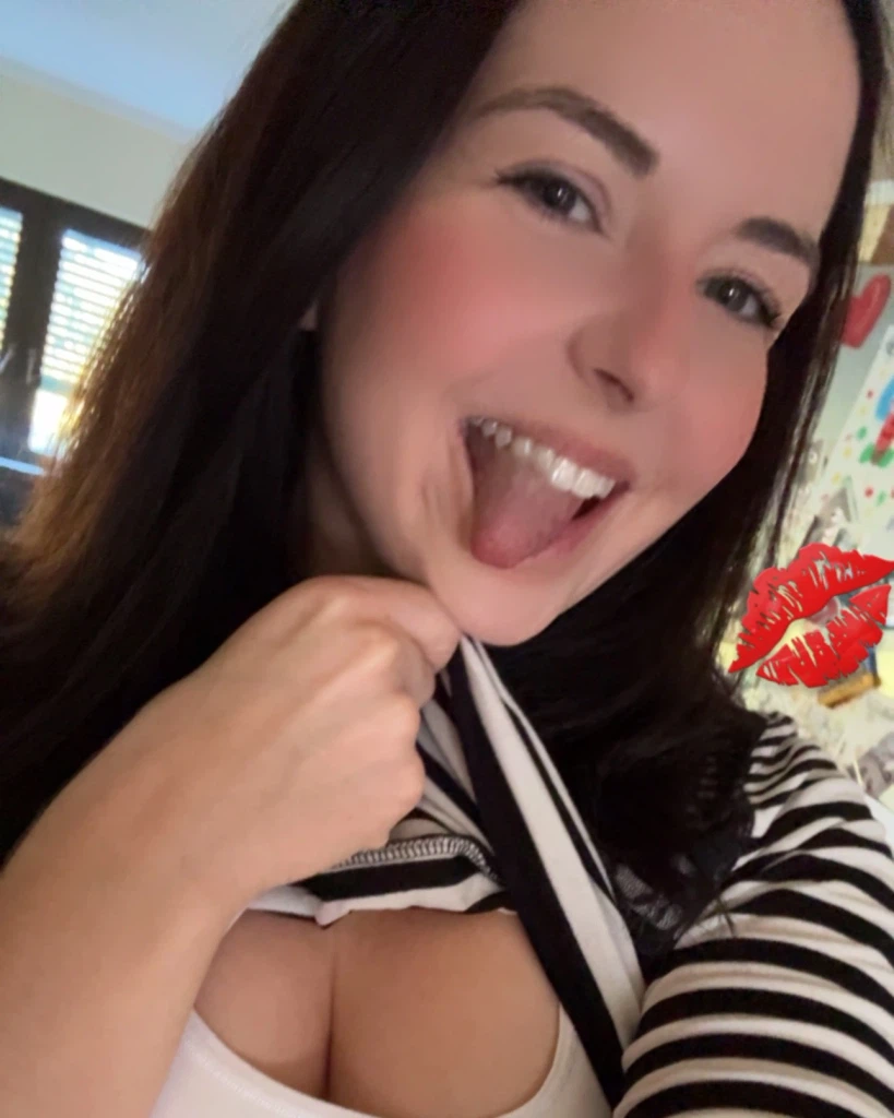 EmmaSecret:😝 EmmaSecret:😝