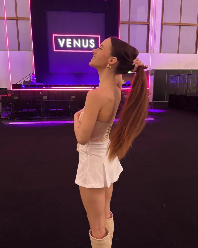 LovinLou:Ab Samstag Nachmittag wieder täglich live💜 LovinLou:Ab Samstag Nachmittag wieder täglich live💜