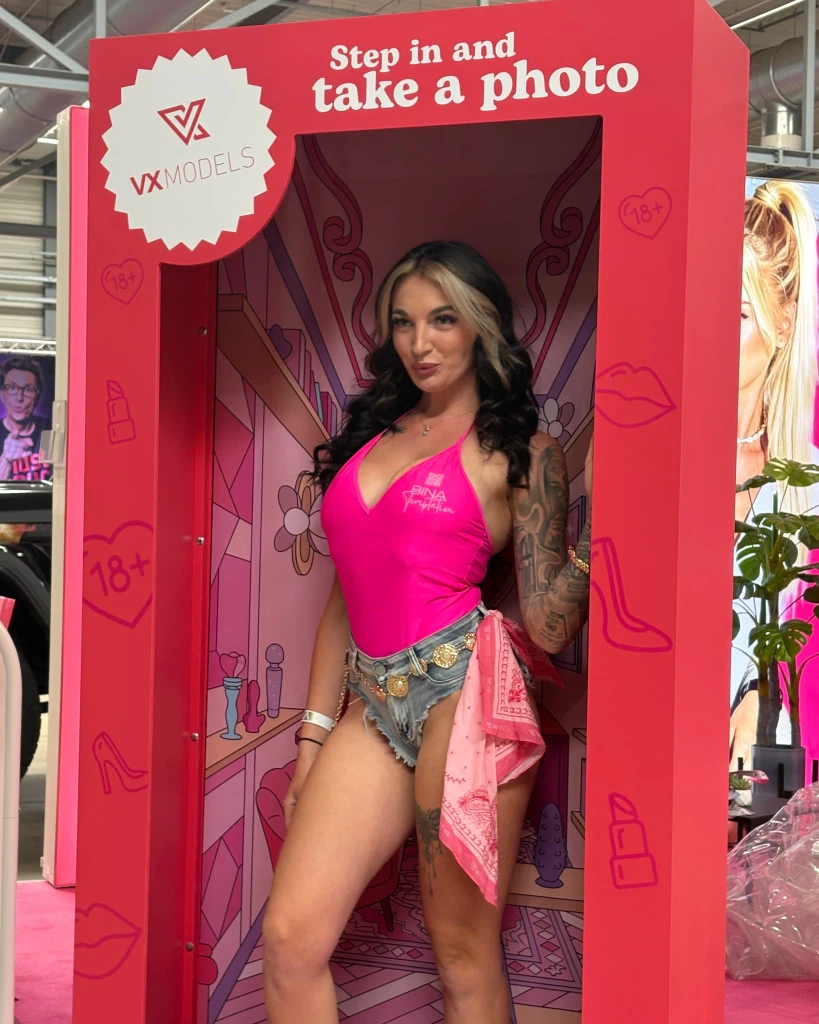 BinaTemptation:Liebe Grüße von der Exquisit Messe 😘❤️🔥 BinaTemptation:Liebe Grüße von der Exquisit Messe 😘❤️🔥