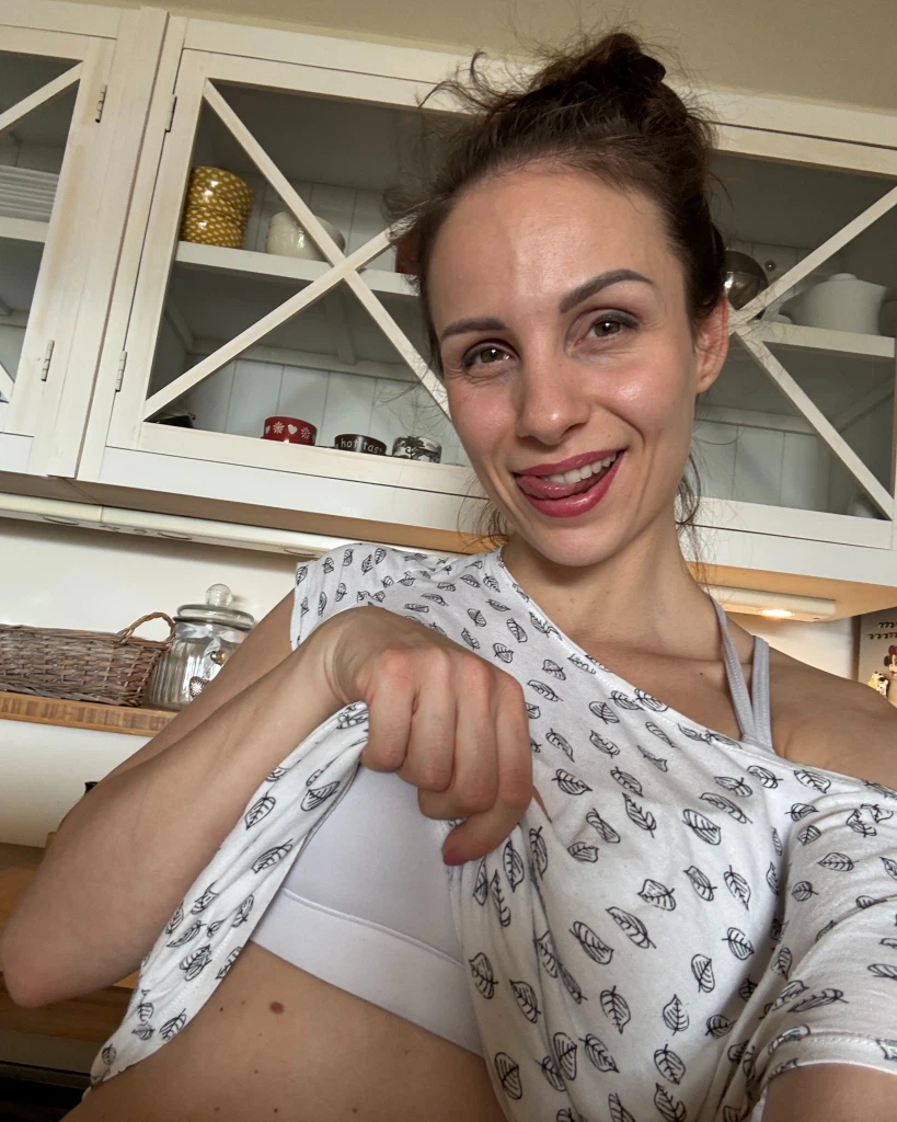 MaryWet:Nur kurz in der Küche 😏 MaryWet:Nur kurz in der Küche 😏