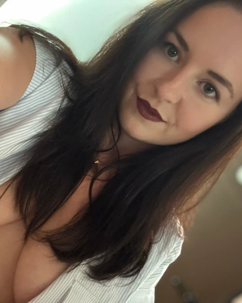 EmmaSecret:Good Morning 😏 EmmaSecret:Good Morning 😏