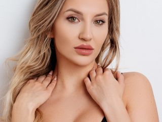 ZoeyZaza - livesex seksikamera esiintyjä.