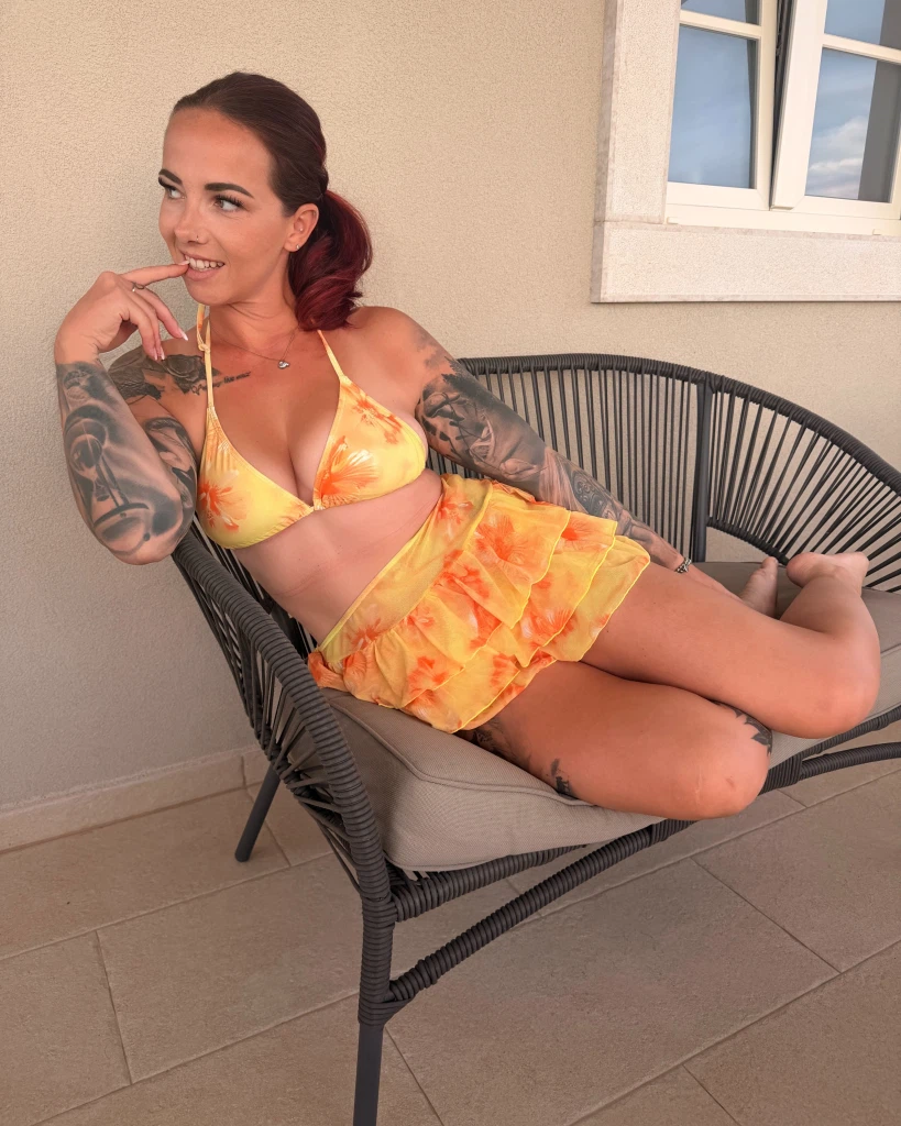 NinaDevil:Komm und pack mir den Bikini aus! NinaDevil:Komm und pack mir den Bikini aus!