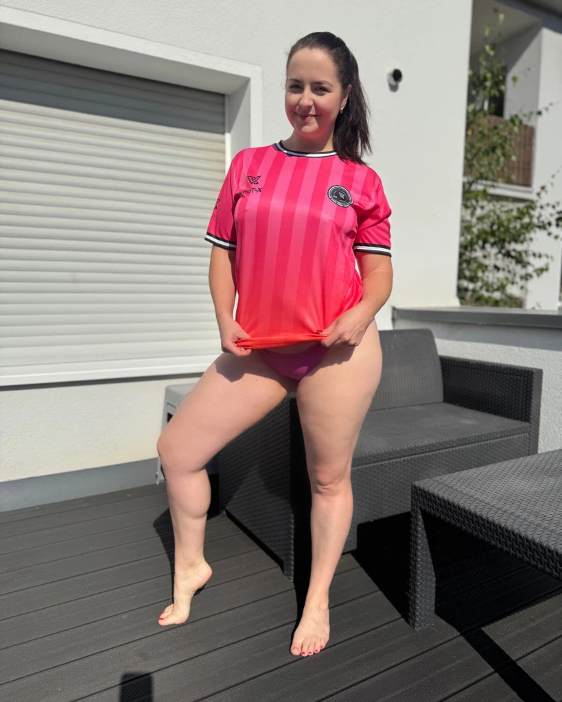 EmmaSecret:Gameday! ⚽️ Wem drückt ihr heute Abend die Daumen? EmmaSecret:Gameday! ⚽️ Wem drückt ihr heute Abend die Daumen?