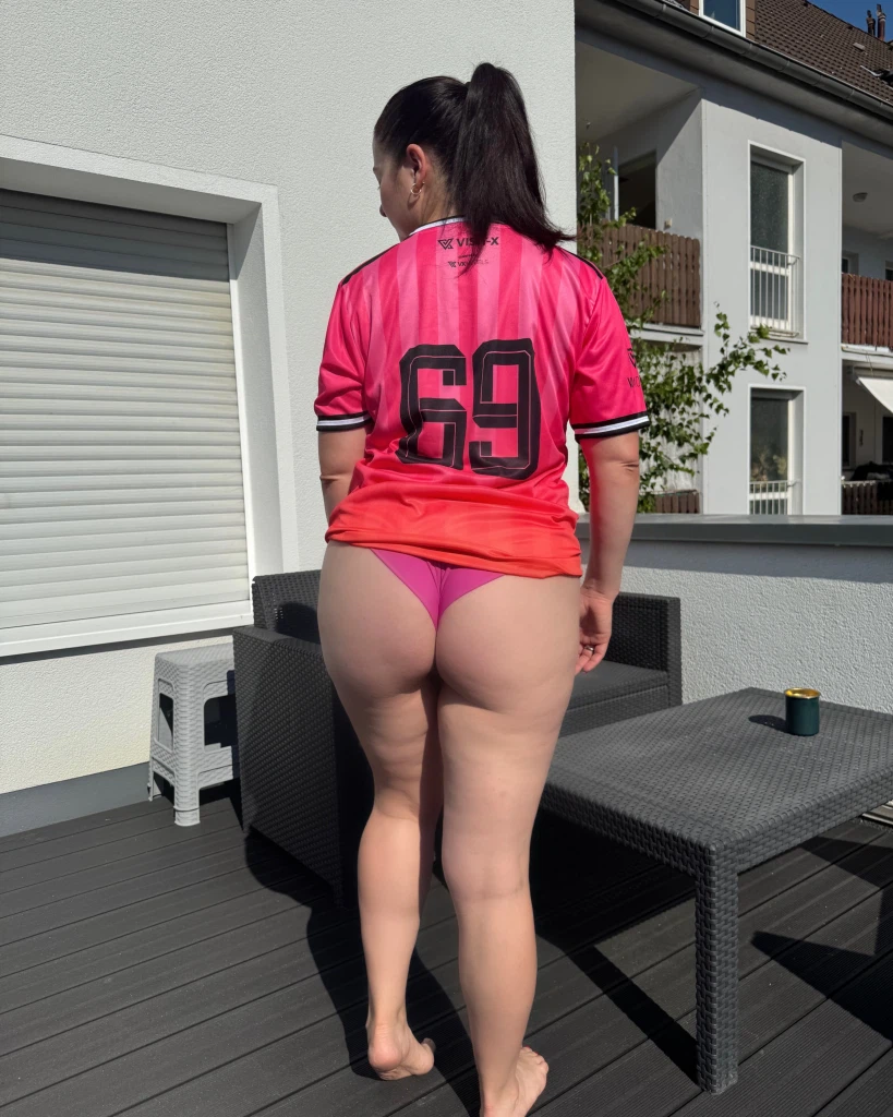 EmmaSecret:Gameday! ⚽️ Wem drückt ihr heute Abend die Daumen? EmmaSecret:Gameday! ⚽️ Wem drückt ihr heute Abend die Daumen?