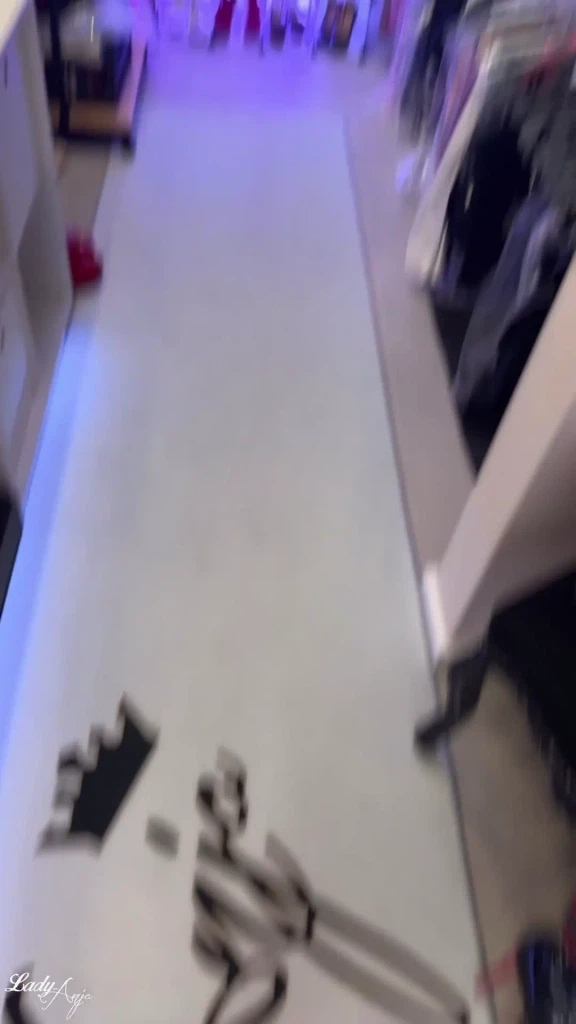 Lady-Anja:Ich bin jetzt online.