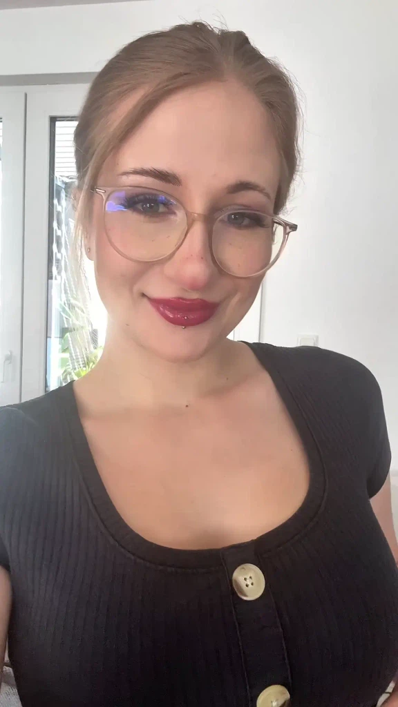 MikaNox:Bin eigentlich nur hier um dich zum Lächeln zu bringen 😋