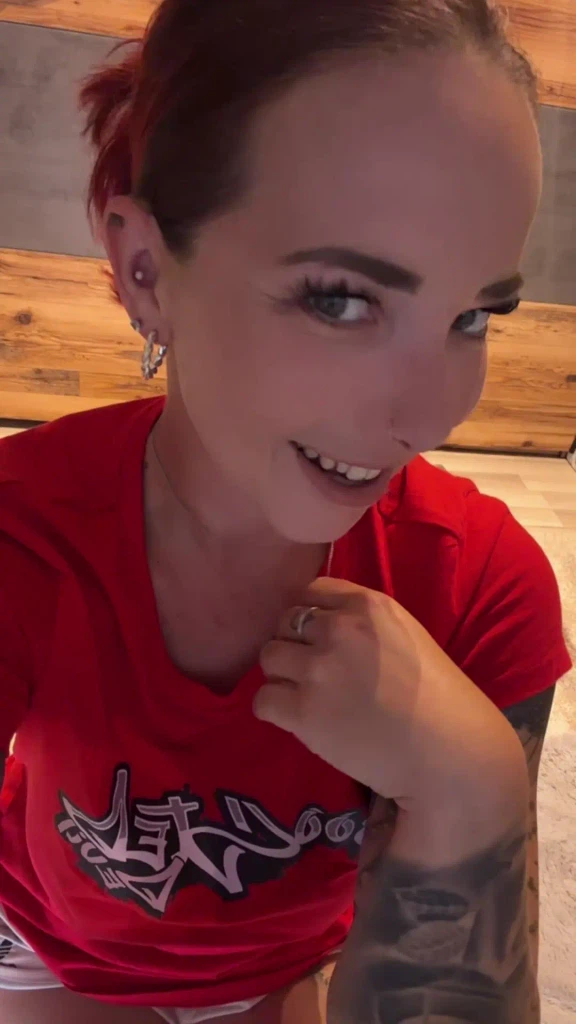 NinaDevil:Na hast du Lust? Ich bin jetzt für Dich online! NinaDevil:Na hast du Lust? Ich bin jetzt für Dich online!