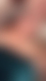 NinaDevil:na gut, hier unter der Decke und JA ICH SCHLAFE IMMER NACKT ;) Komplett NACKT ;) Gefällt dir dieser Anblick? Ist leichter für dich zu fummeln in der Nacht ;)