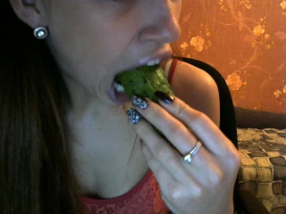 KissMelanie Cucumber in the mouth