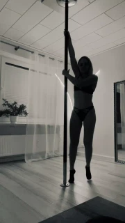 Karolinalisa Nightly Poledance session