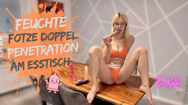 Feuchte Fotze💦 Doppel Penetration am Esstisch
