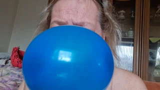 Blasflittchen Bursting the balloon