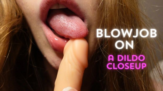 Blowjob an einem Dildo – Nahaufnahme