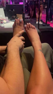 TyraRide User lives out his foot fetish on me on Venus !!!