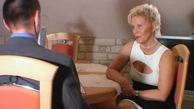 VERSICHERUNGSVERTRETER FICKT MICH HART IN DEN ARSCH