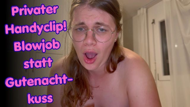 Privater Handyclip! Blowjob statt Gutenachtkuss