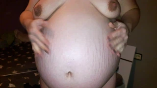 JessicaGold Mein sexy Schwangerer Bauch und meine geilen Titten Massiert