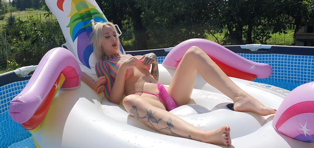 XXL Dildofick Rainbow Outdoor im pool