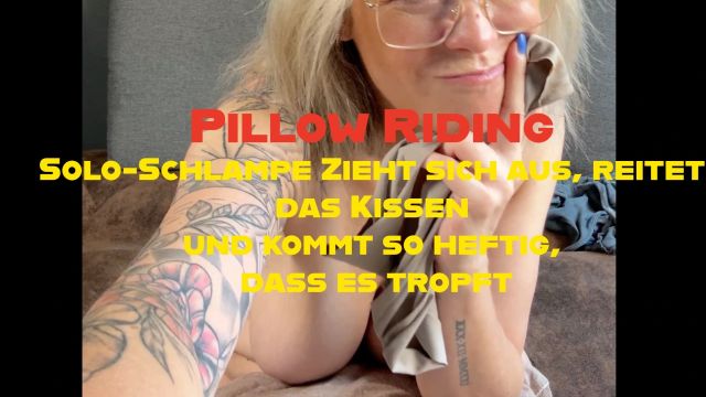 Pillow riding- Solo Schlampe reitet das Kissen nass💦🔥