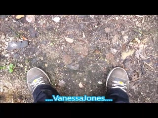 VanessaJones -167- Outdoor Pissen Kurz.mp4