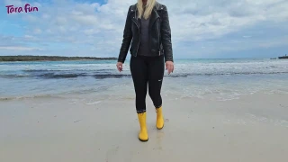 TARA-FUN PVC FETISH - With rubber boots in the sea