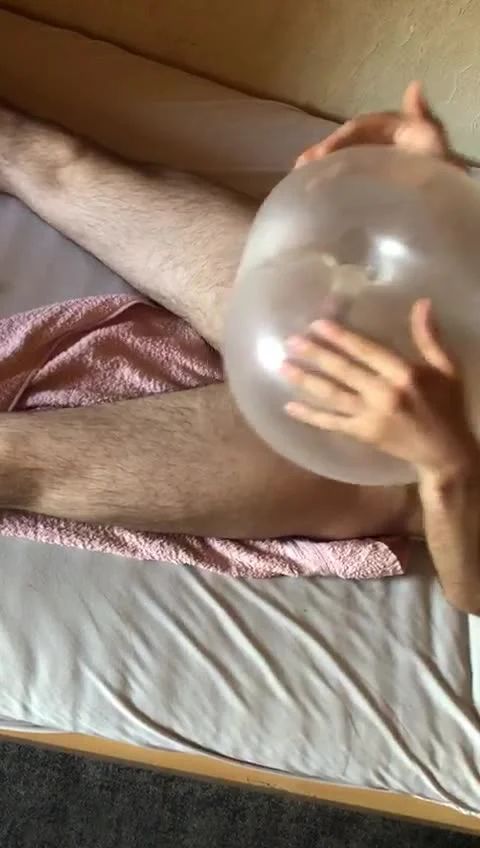 Der Geo Donut Ballon Handjob