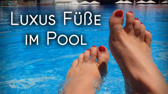Luxus-Füße im Pool