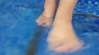 SensuelBarbara Foot fetish in pool
