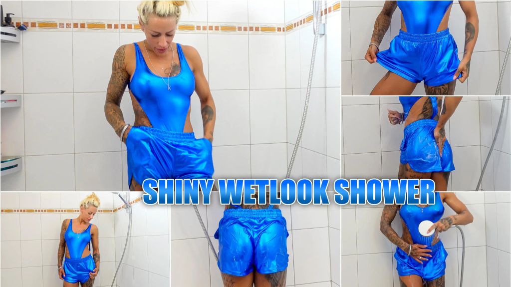Shiny Wetlook Shower - Duschen in blauen Glanz HotPants