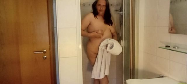 Dusche, Nacktheit und der Geruch von Sex – mein Solo-Moment